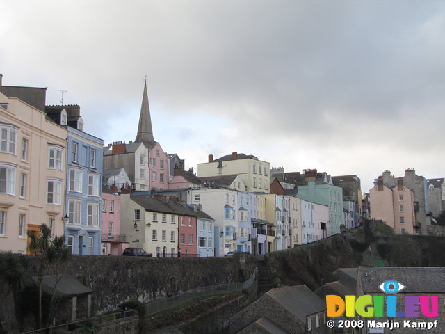 SX01096 Colourfull houses in Tenby